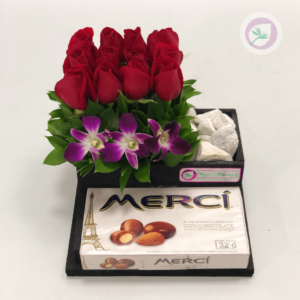 Arreglo de rosas rojas y chocolates