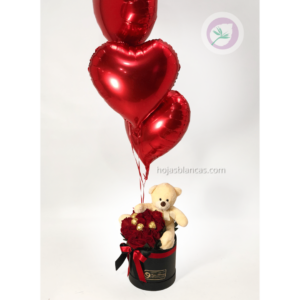 Arreglo de flores en caja con peluche, globos y chocolates